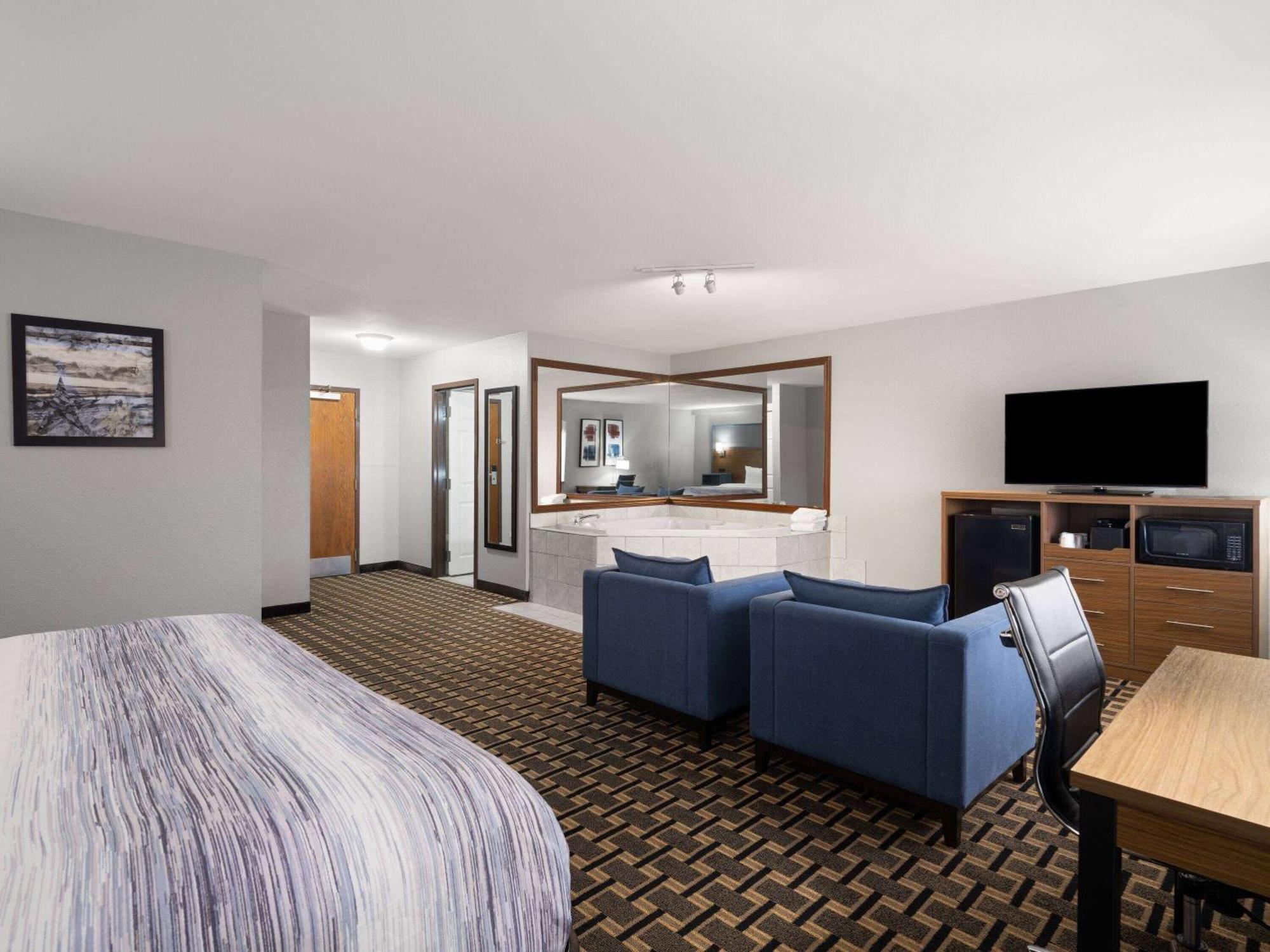 Americinn By Wyndham Woodstock Il Екстериор снимка