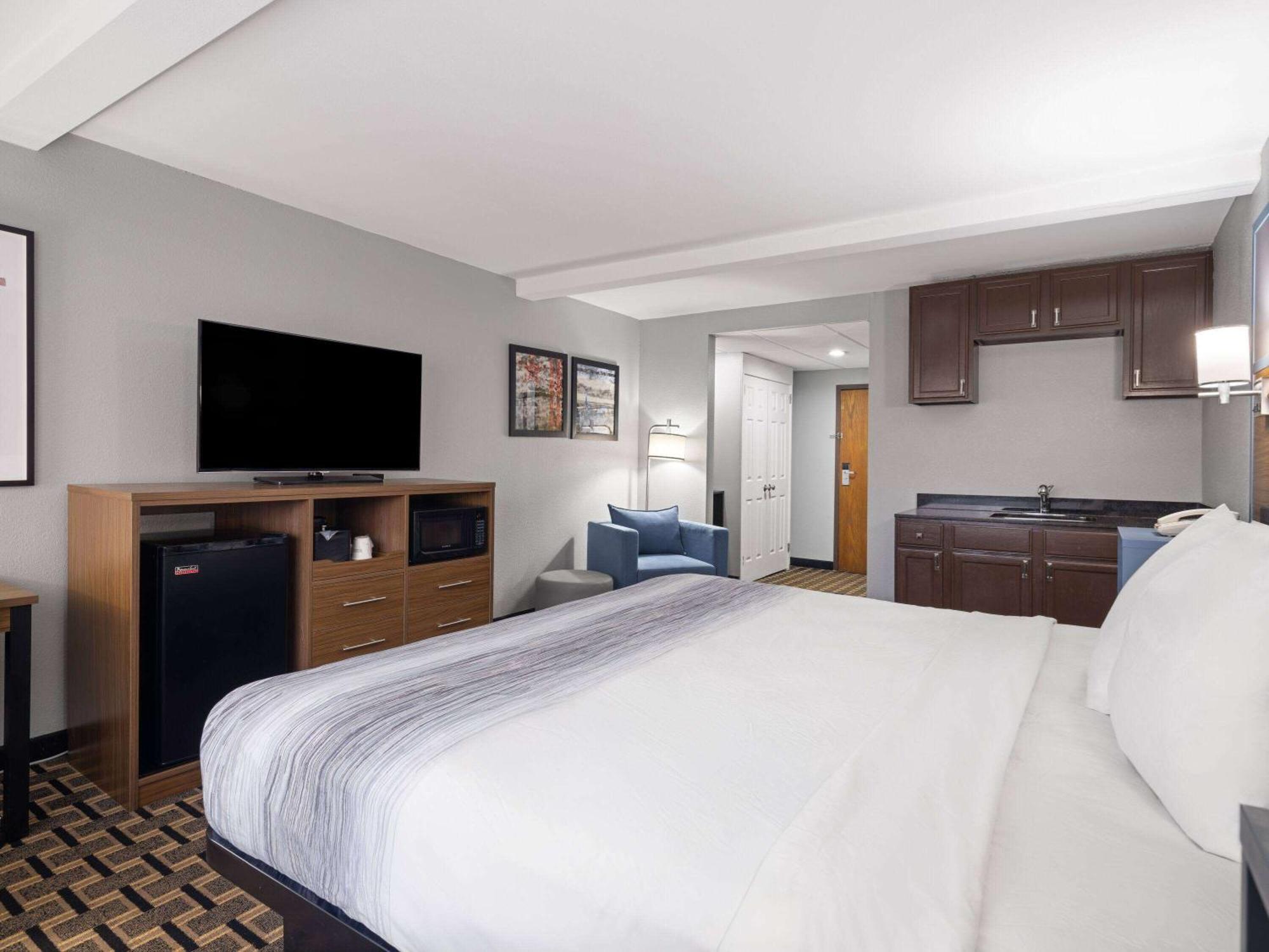 Americinn By Wyndham Woodstock Il Екстериор снимка