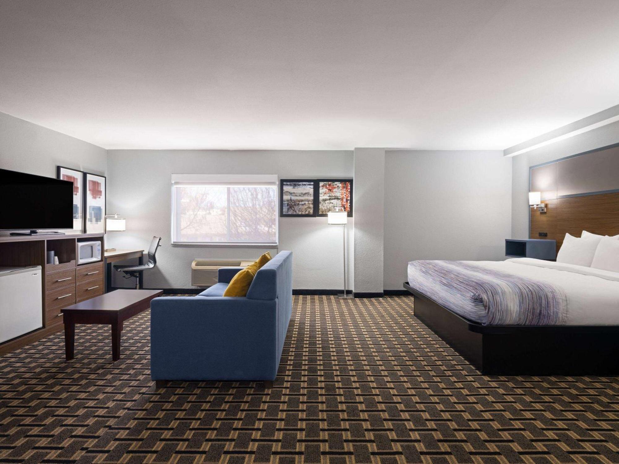 Americinn By Wyndham Woodstock Il Екстериор снимка