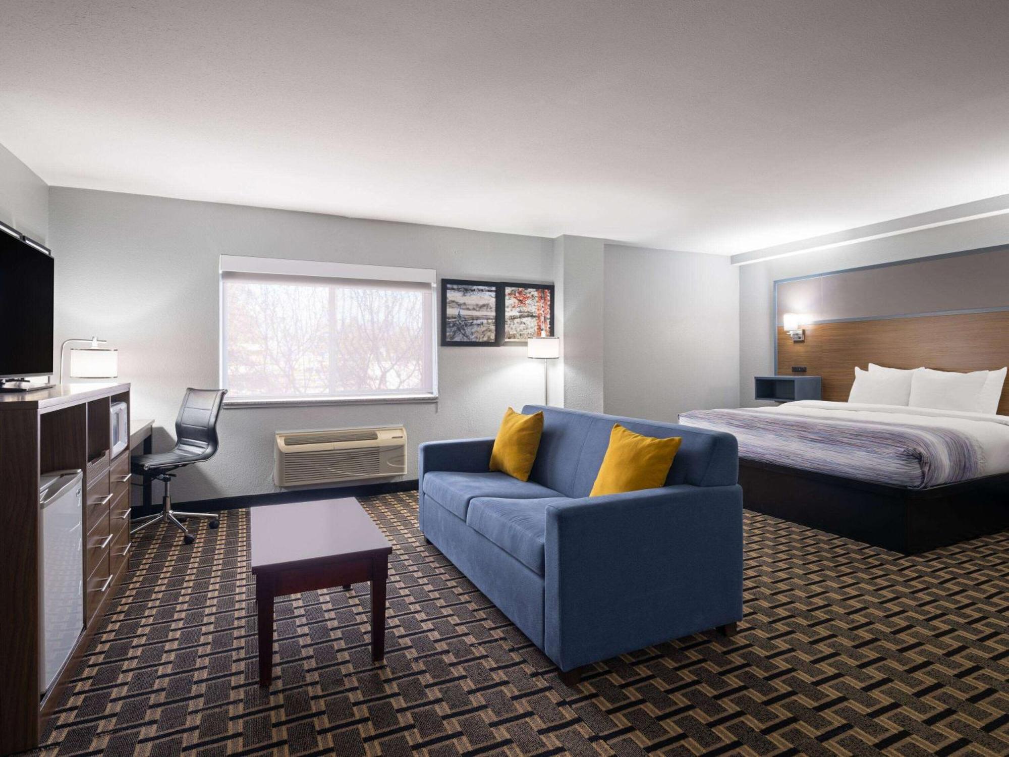 Americinn By Wyndham Woodstock Il Екстериор снимка