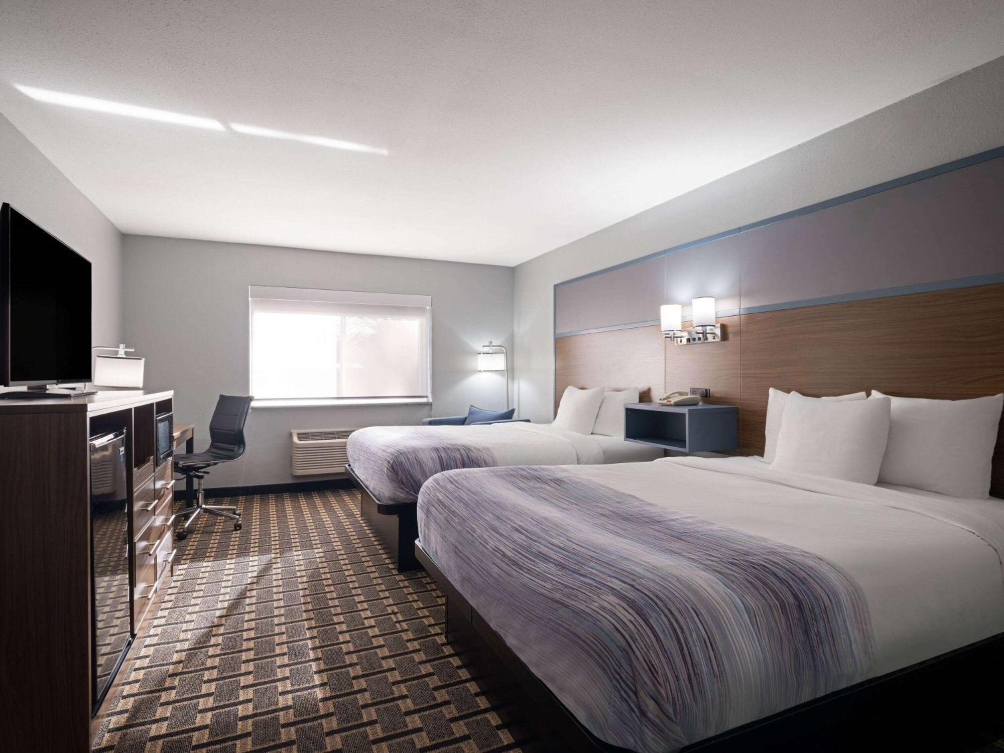 Americinn By Wyndham Woodstock Il Екстериор снимка