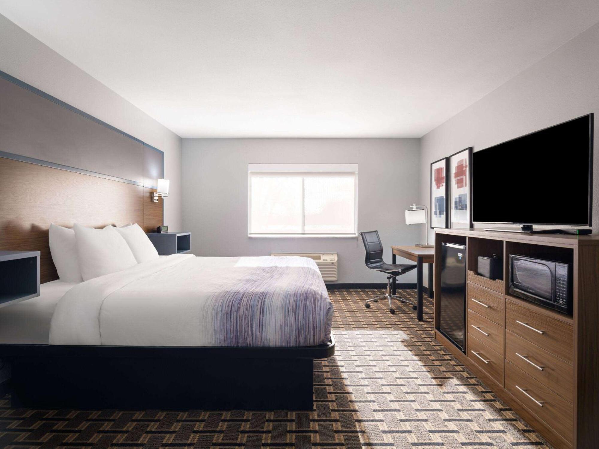 Americinn By Wyndham Woodstock Il Екстериор снимка