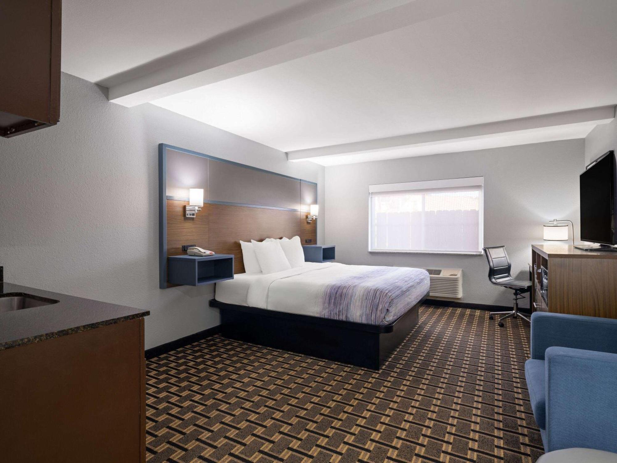 Americinn By Wyndham Woodstock Il Екстериор снимка