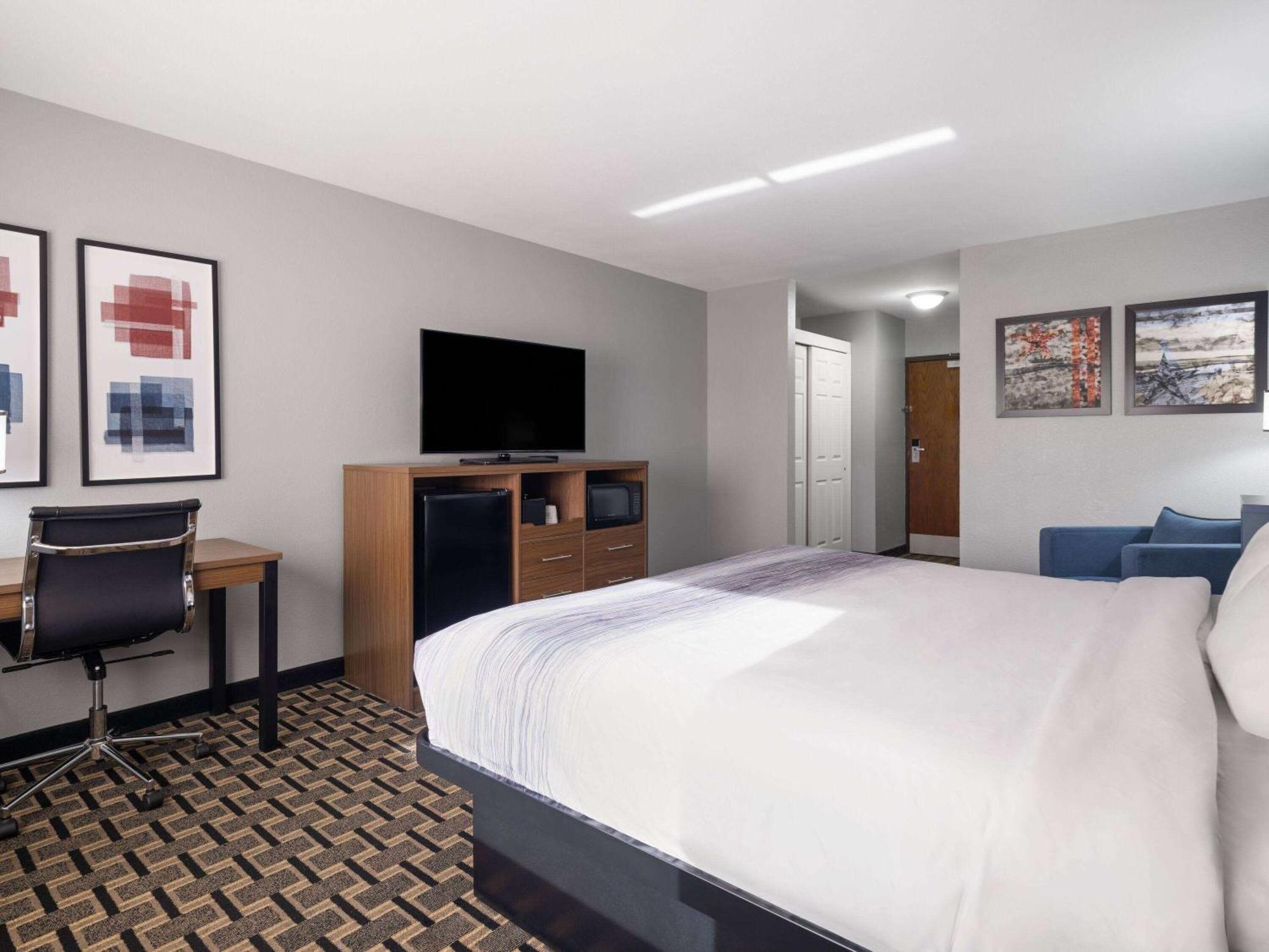Americinn By Wyndham Woodstock Il Екстериор снимка