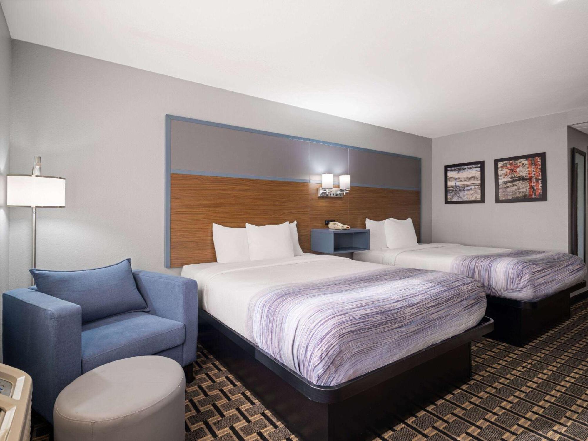 Americinn By Wyndham Woodstock Il Екстериор снимка