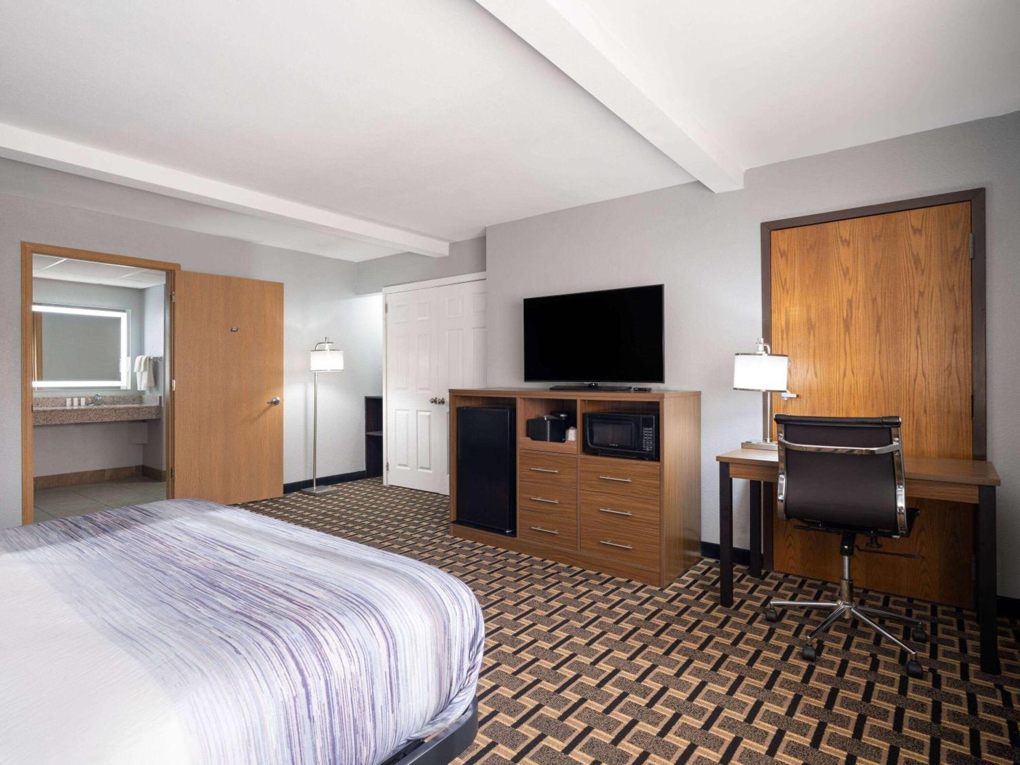 Americinn By Wyndham Woodstock Il Екстериор снимка