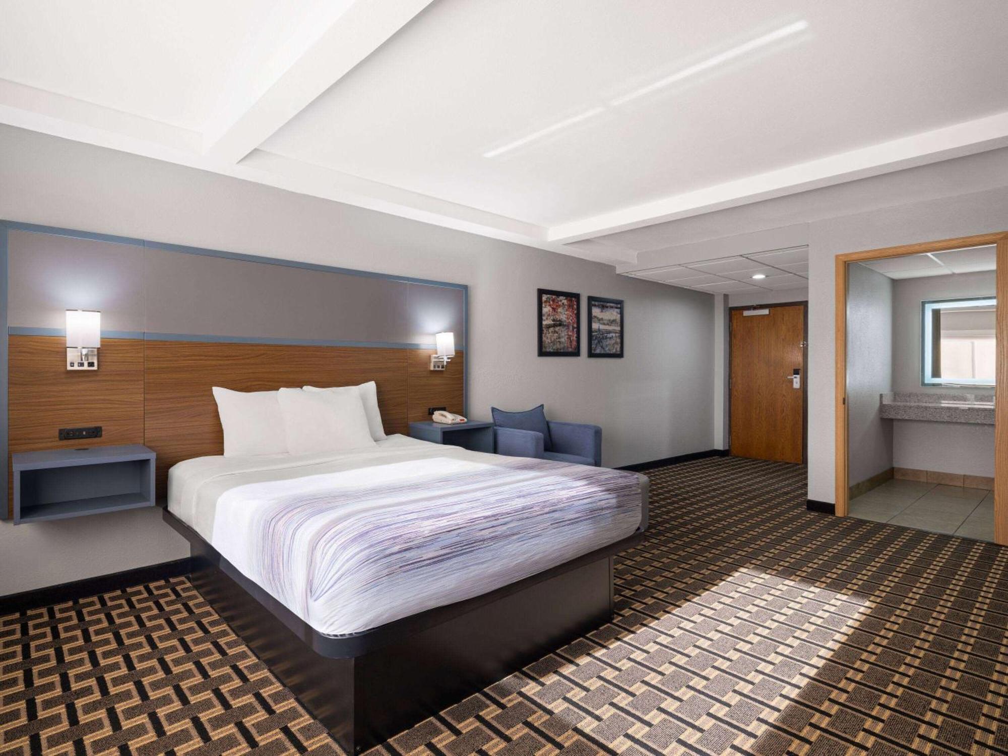 Americinn By Wyndham Woodstock Il Екстериор снимка