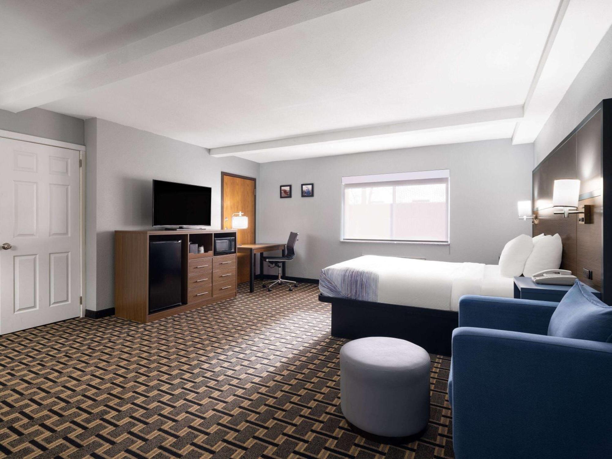 Americinn By Wyndham Woodstock Il Екстериор снимка
