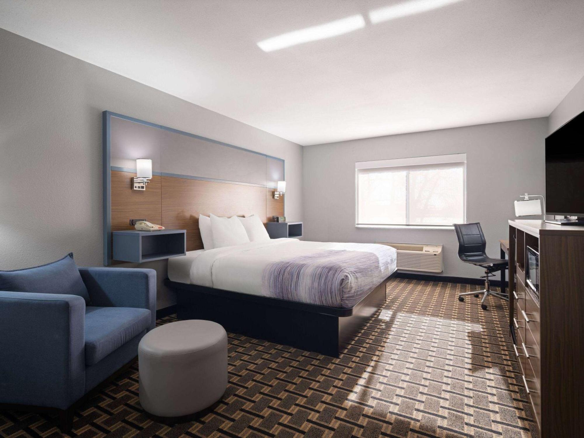 Americinn By Wyndham Woodstock Il Екстериор снимка