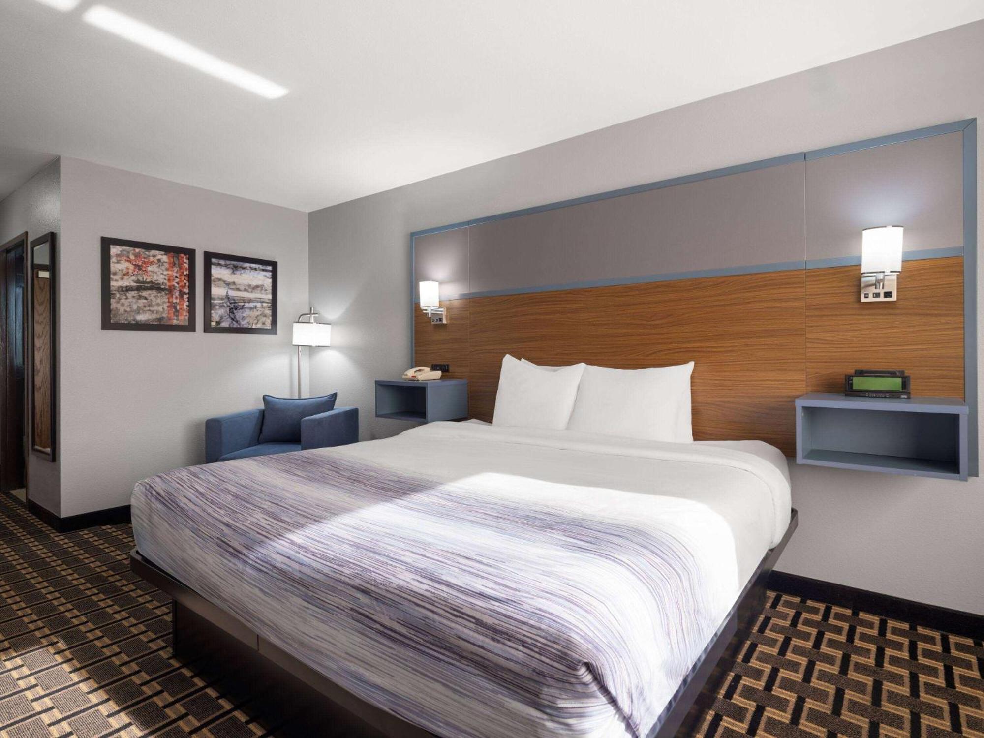Americinn By Wyndham Woodstock Il Екстериор снимка