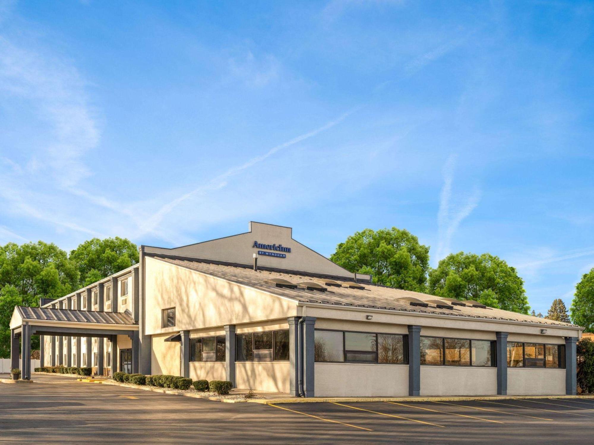 Americinn By Wyndham Woodstock Il Екстериор снимка