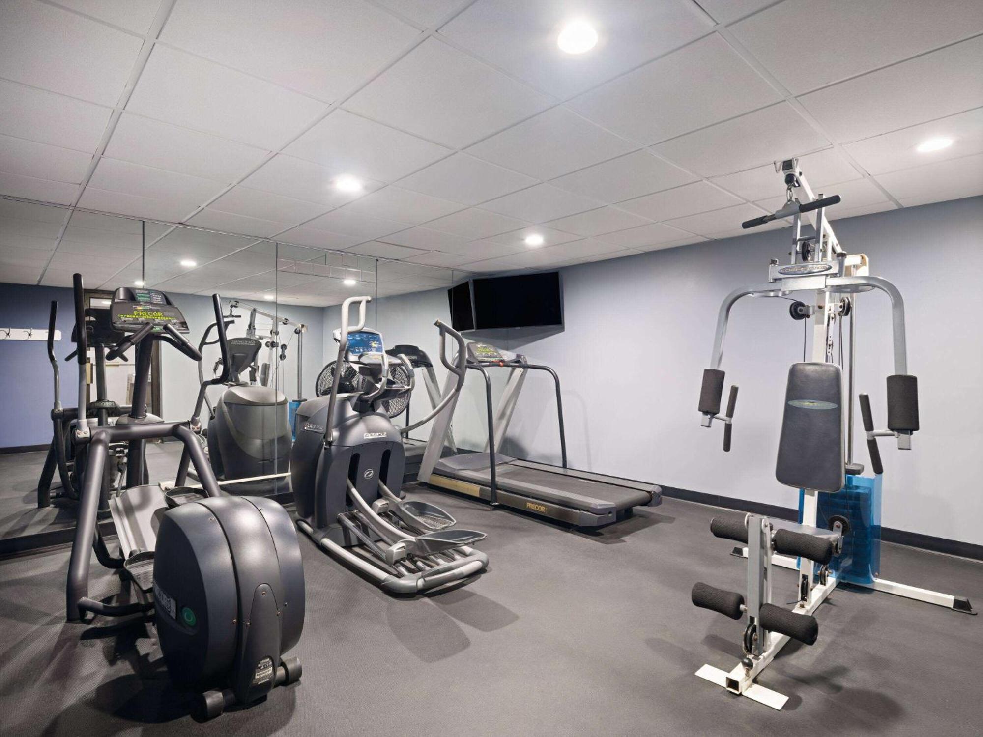 Americinn By Wyndham Woodstock Il Екстериор снимка